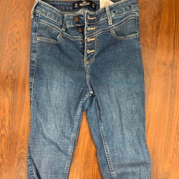 Hollister women’s skinny jeans - Picture 2 of 4